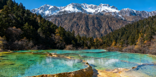 旅游||闻中秋：九寨三千景，一水贯春秋
