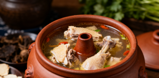 美食文化||与您一起了解“云南汽锅鸡”